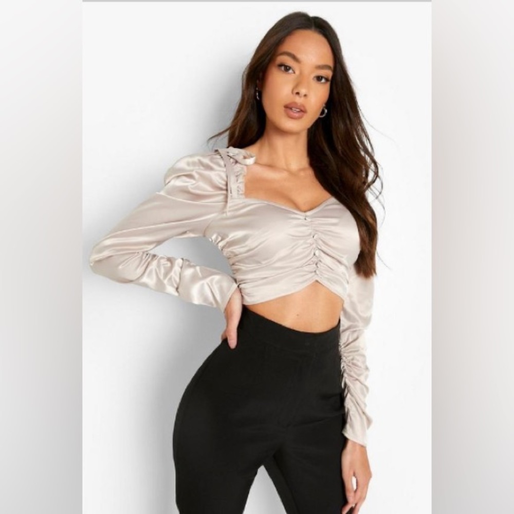 NWT | Boohoo cropped long sleeve top silky, puff sleeves